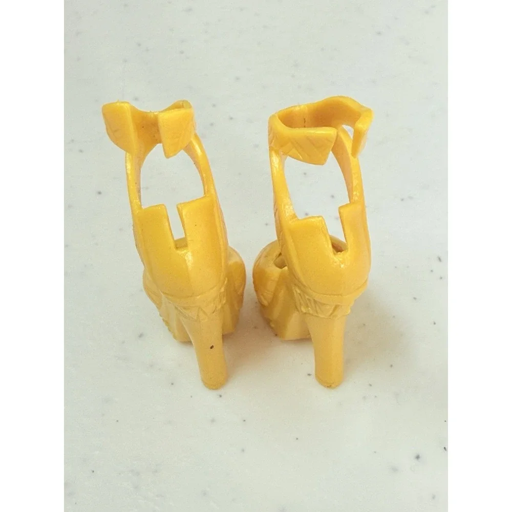 Monster High Doll Cleo de Nile 13 Wishes Gold Shoes